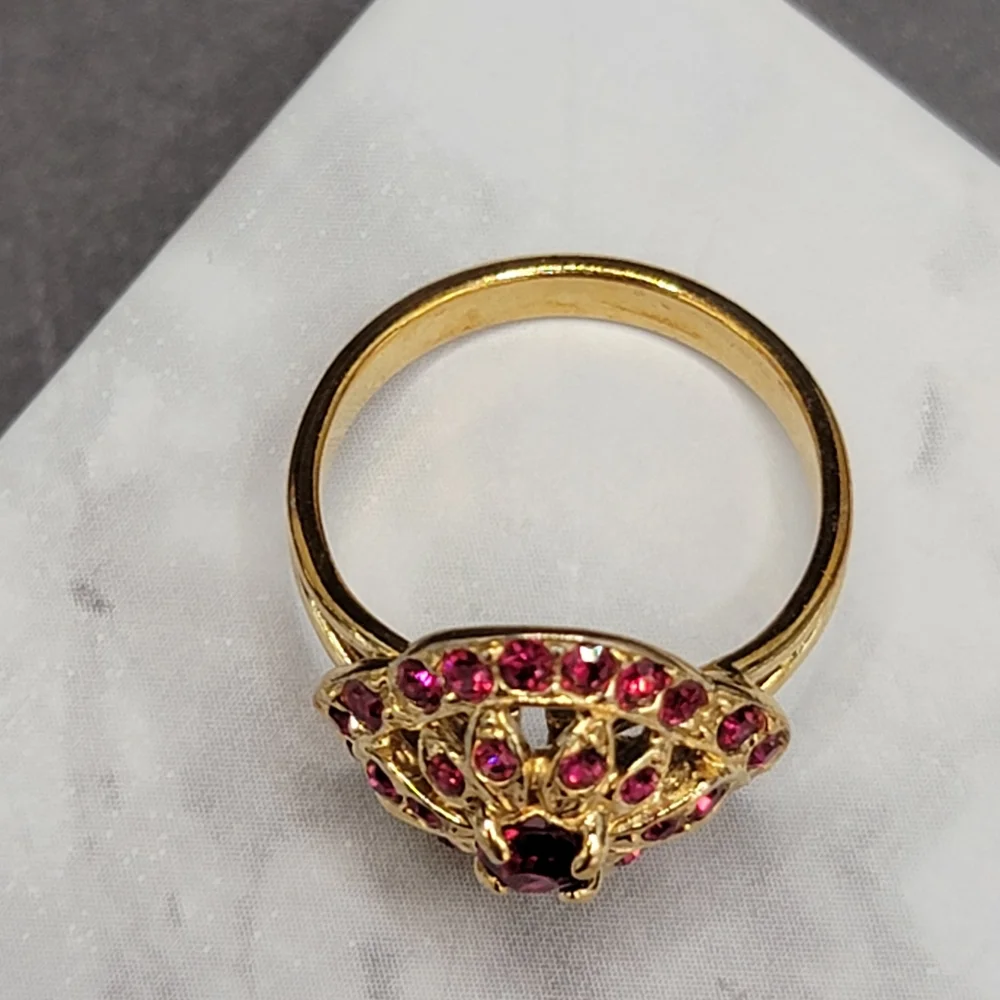 Beautiful Vintage Ring Simulated Ruby Cluster Gold Tone Size 6.5